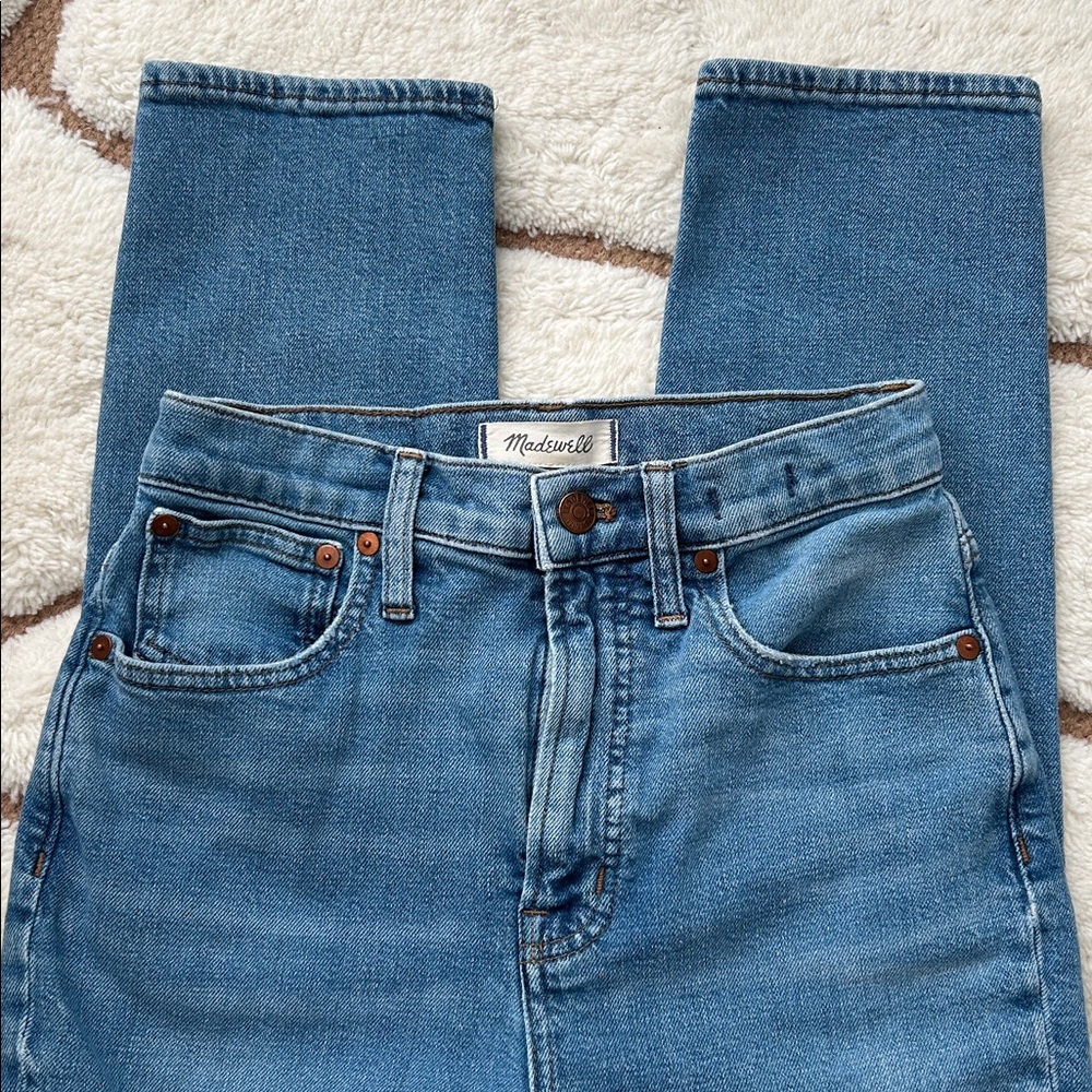 The Perfect Vintage Crop Jean in Sandford Wash: Summerweight Edition - Picture 7 of 9
